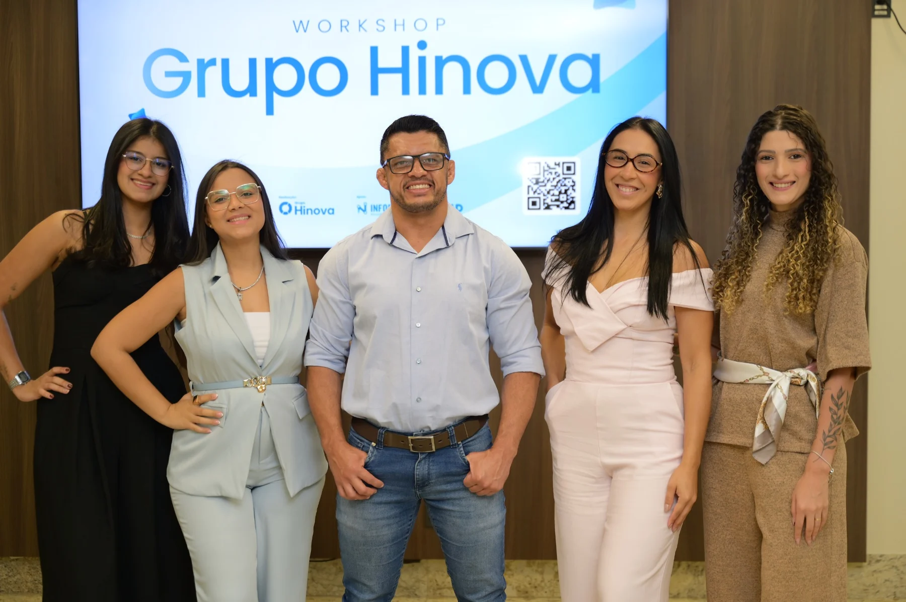 Equipe reunida no workshop Grupo Hinova